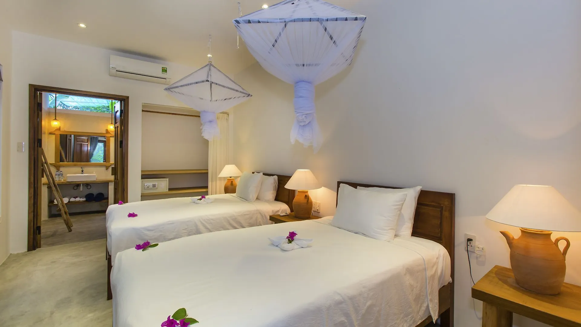 Vinabeach Villas Хойан 3*,  Вьетнам